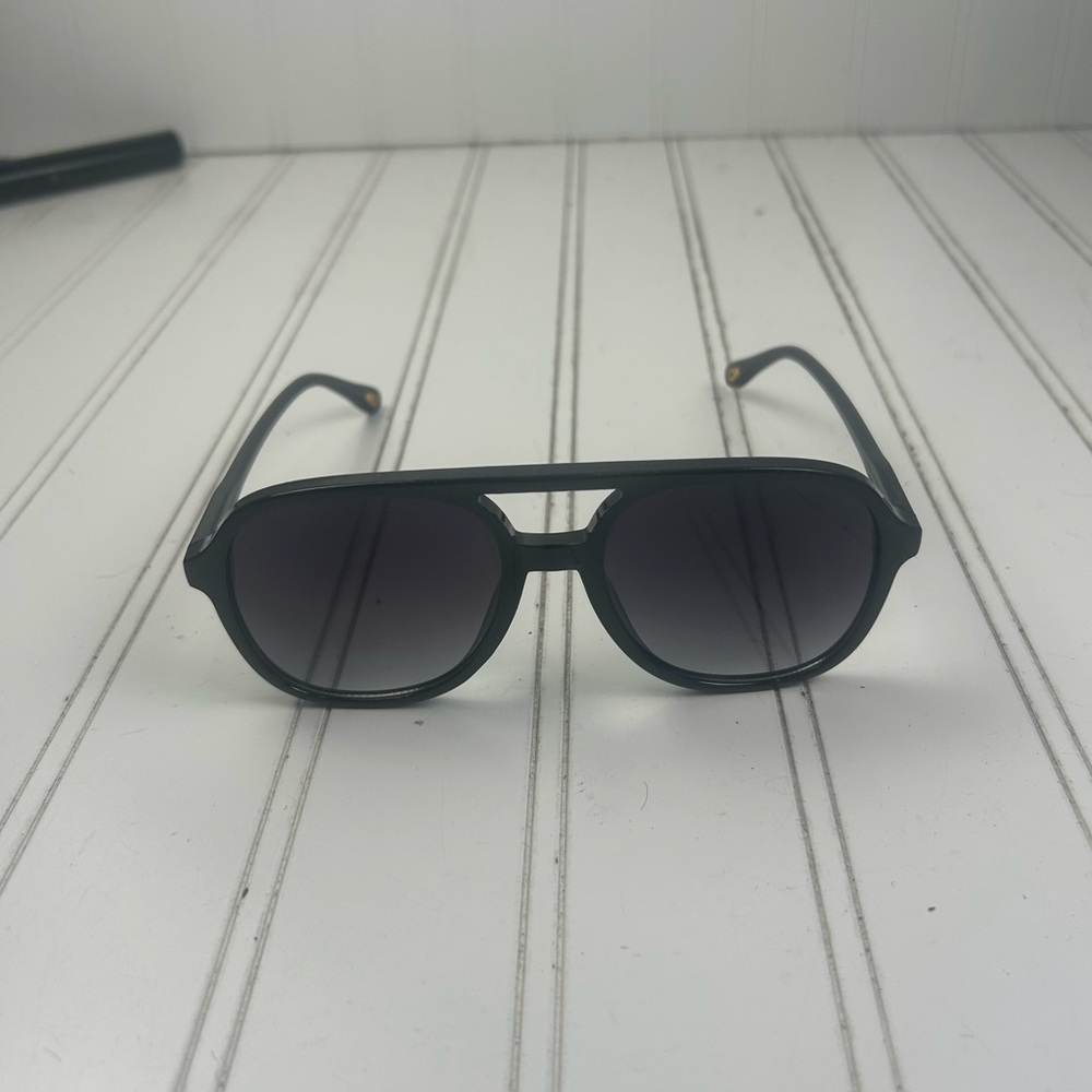 LAST CHANCE Black Aviator Style Sunglasses UV Protection – Unisex - Picture 2 of 7
